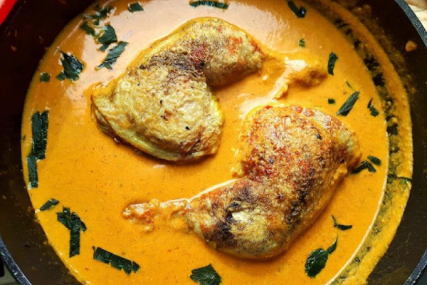 Udka z kurczaka w sosie curry z pomidorami