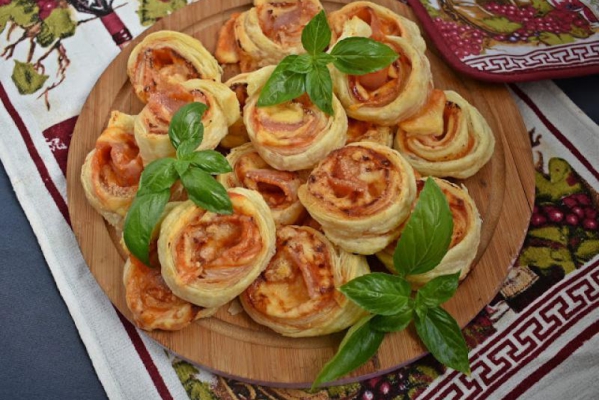 Francuskie ślimaczki z szynką i parmezanem
