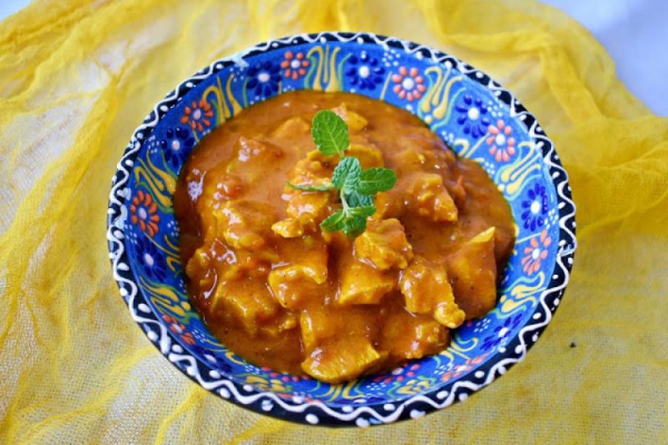 Curry z kurczaka z pomidorami na mleczku kokosowym