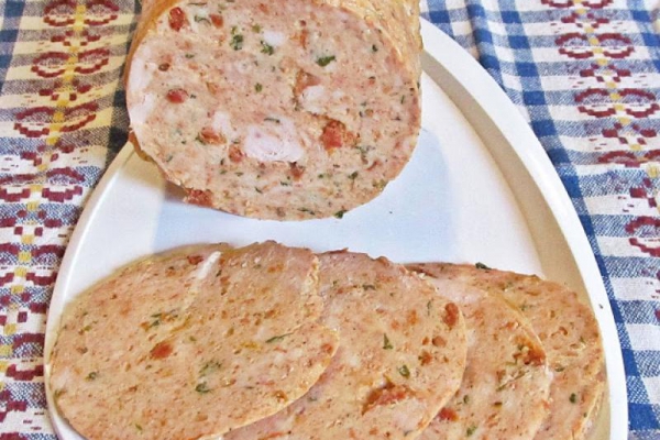 Drobiowa szyneczka z szynkowara z suszonymi pomidorami