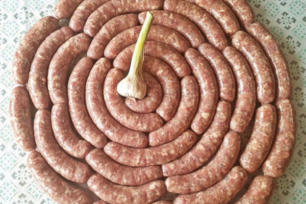 Swojska biała kiełbasa