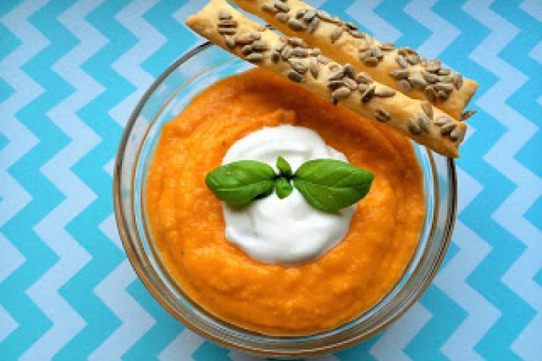 Zupa krem z marchewki z francuskimi paluszkami
