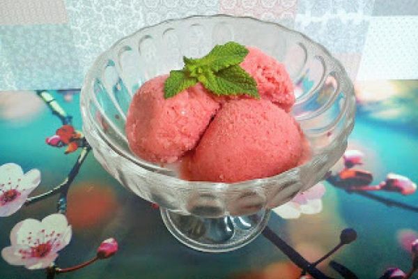 Lody truskawkowe