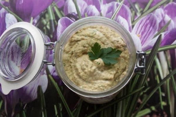 Pasta z gotowanych udek z rosołu