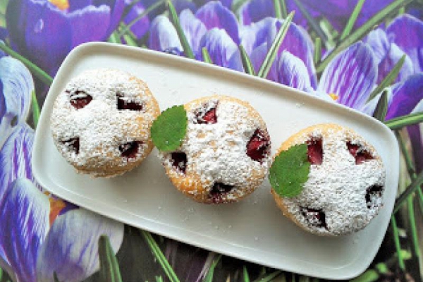 Muffinki orkiszowo - owsiane z truskawkami