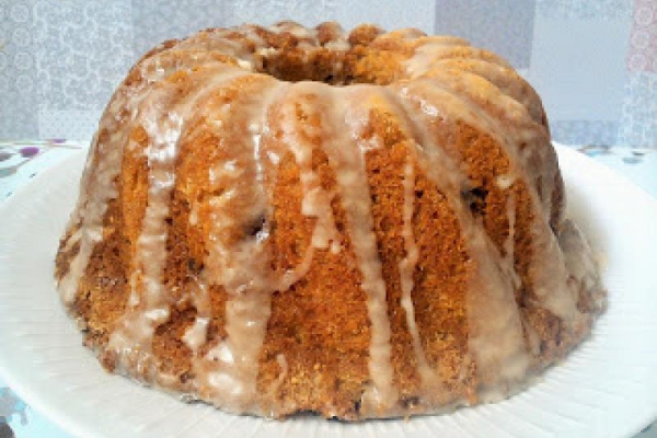 Babka drożdżowa z wiśniami, kokosem i rodzynkami
