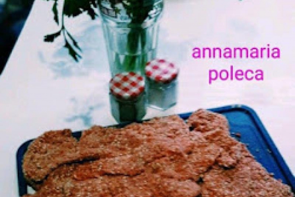 Filet z kurczaka w panierce paprykowo-sezamowej z sosem sezamowym