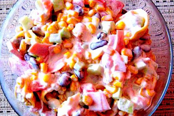 Sycąca sałatka z tortellini
