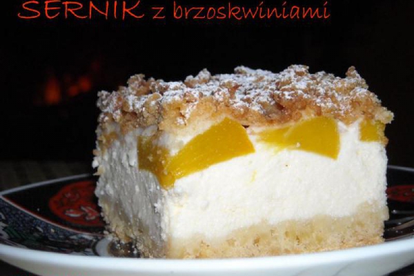 Sernik z brzoskwiniami