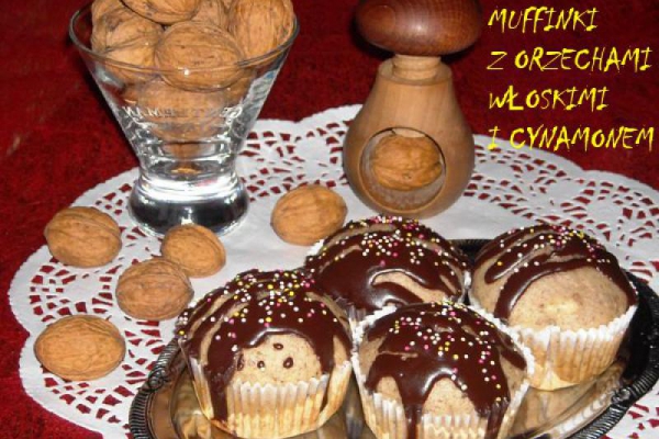 Muffinki z orzechami włoskimi i cynamonem