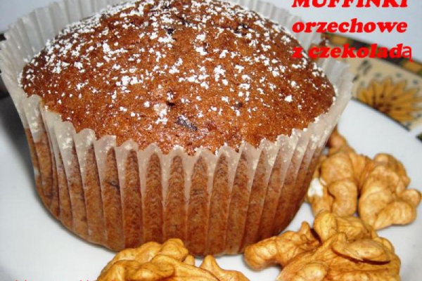 Muffinki orzechowe z czekoladą
