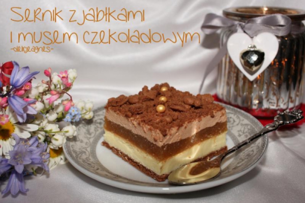 Sernik z jabłkami i musem czekoladowym