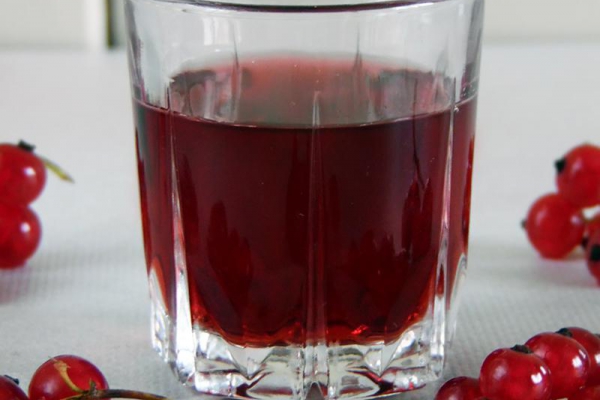 Nalewka z czerwonych porzeczek