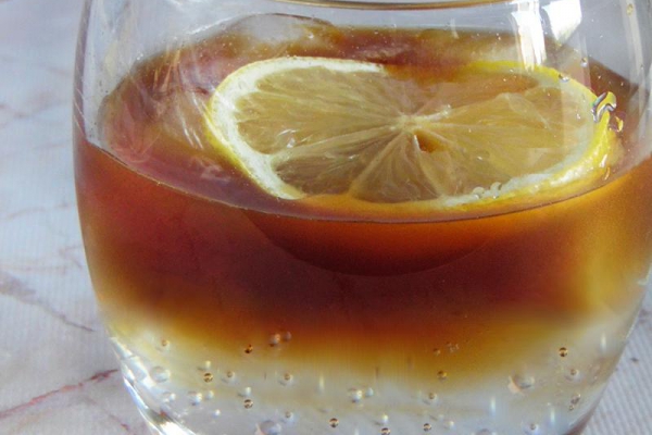 Kawa z tonikiem – espresso tonic