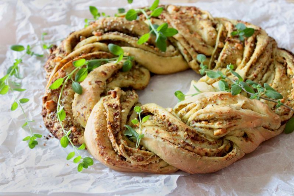 Wieniec drożdżowy z pesto