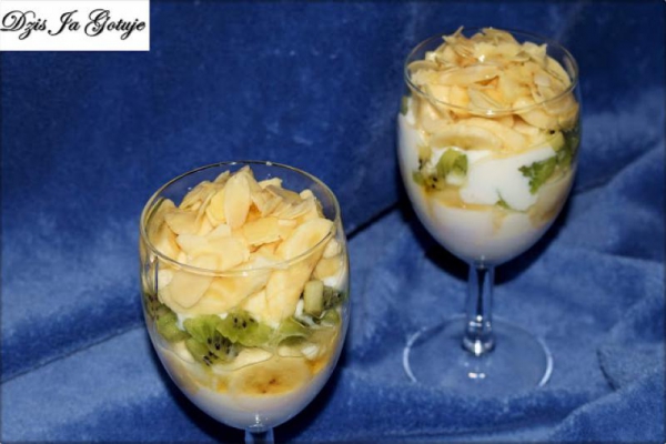 Jogurtowy Deser z Bananami i Kiwi