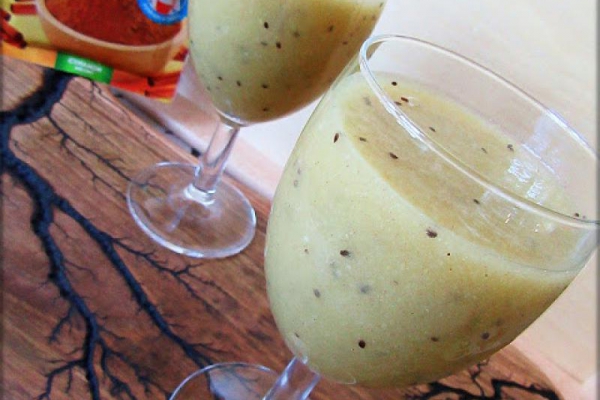 Smoothie z jabłka kiwi i gruszki