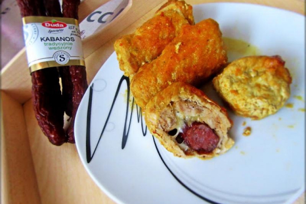 Rolada Wieprzowa z Kabanosem i Mozzarellą w Sosie Marchewkowo-Paprykowym