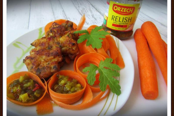Szarpane Kotleciki z Dodatkiem Salsy Ogórkowej z Chili