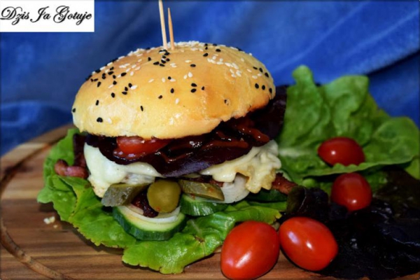 Domowe Burgery z Mięsem Wołowym