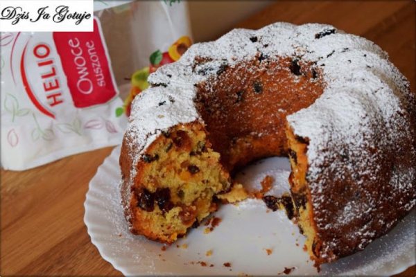 Przepyszna babka z owocami suszonymi