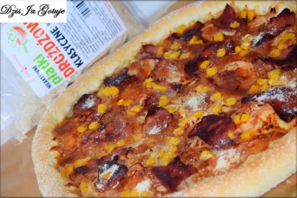 Pizza z Szynką Szwarcwaldzką i Mozzarellą