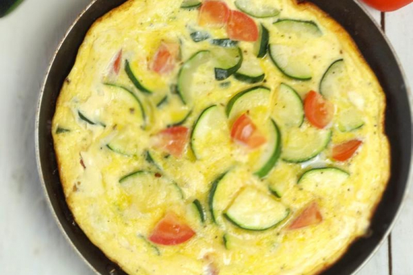 Frittata – przepis na włoski omlet z cukinią