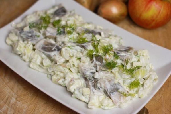 Śledzie w śmietanie – przepis
