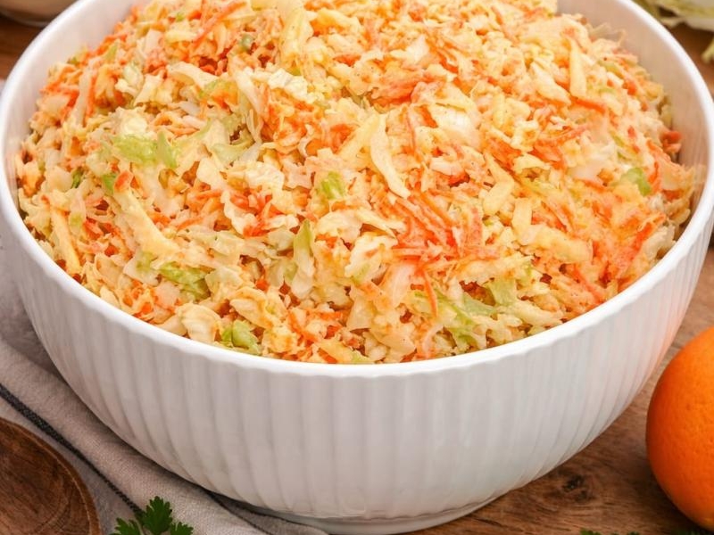 Surówka z kapusty pekińskiej – szybki i prosty przepis