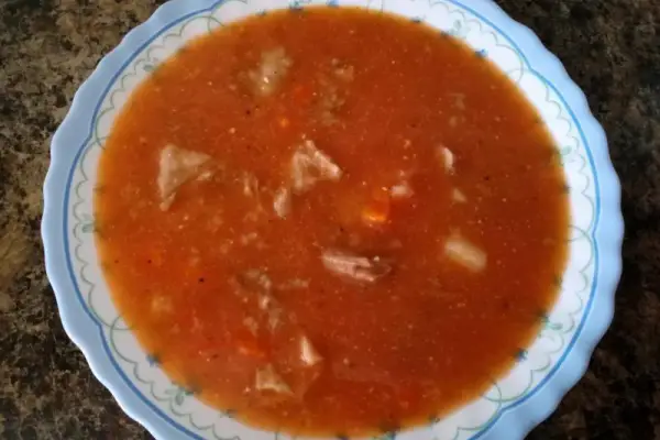 Zupa pomidorowa z ryżem  na mięsie