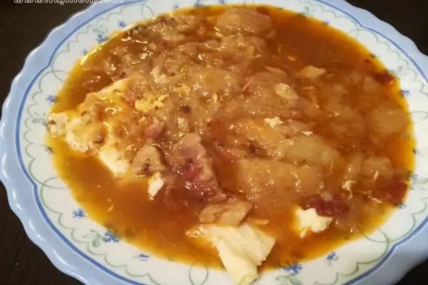 Hiszpańska zupa czosnkowa (zupa kastylijska), czyli sopa de ajo (sopa castellana)