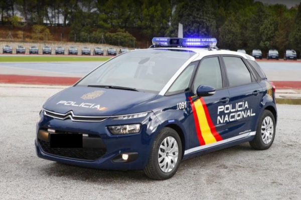 Aresztowany półnagi mężczyzna za uderzenie swoim członkiem kobiety w jednej z kawiarni w Palma de Mallorca