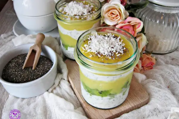 Cynamonowy pudding chia z kiwi i mango