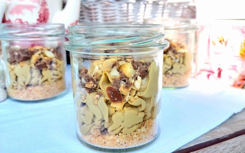 Deser pistacjowy w słoiczku