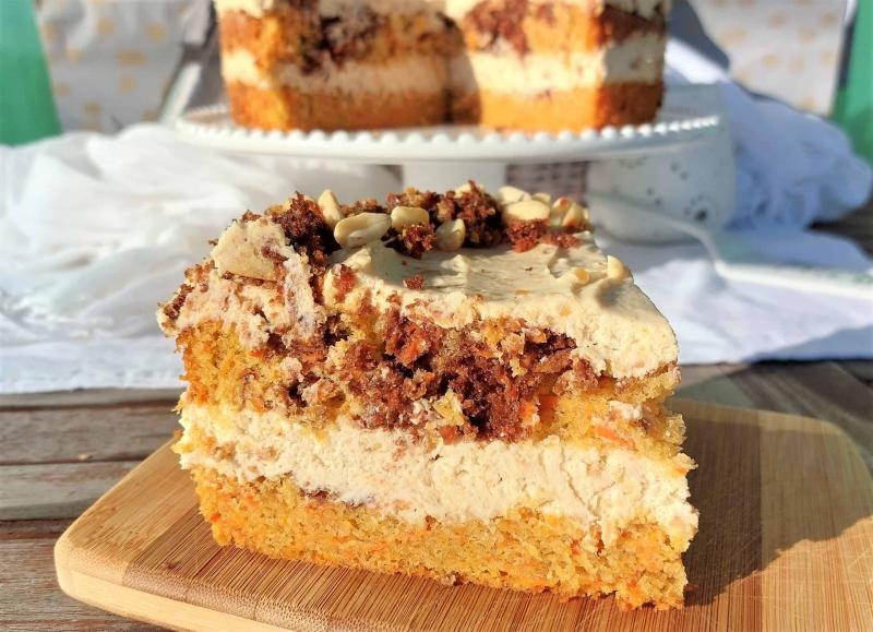 Ciasto marchewkowe z kremem orzechowym