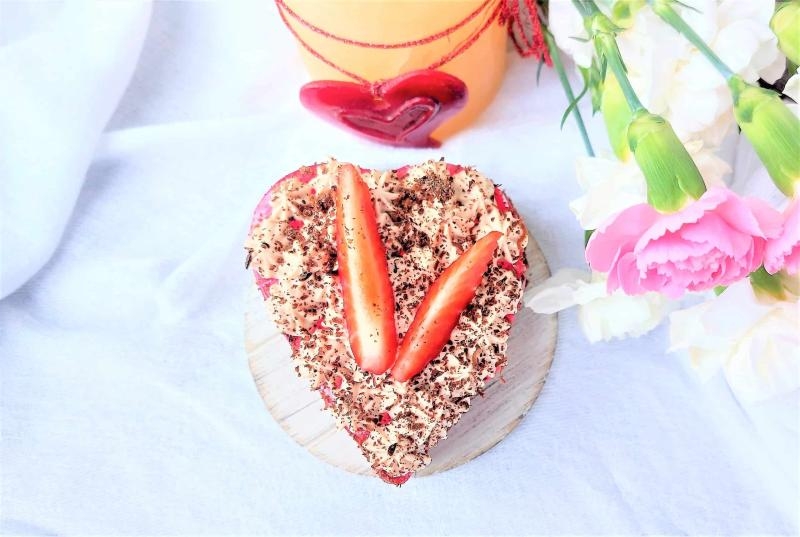 Serca brownie z kremem chałwowym