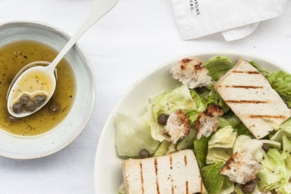 Sałata cezar wegańska z grillowanym tofu
