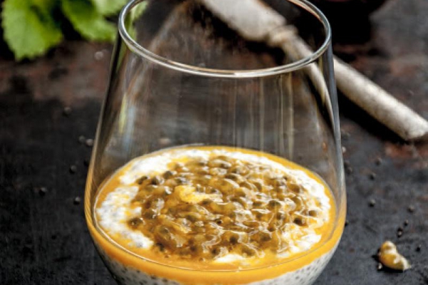Chia pudding z marakują i miodem