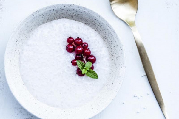 Pudding z tapioką na mleku migdałowym