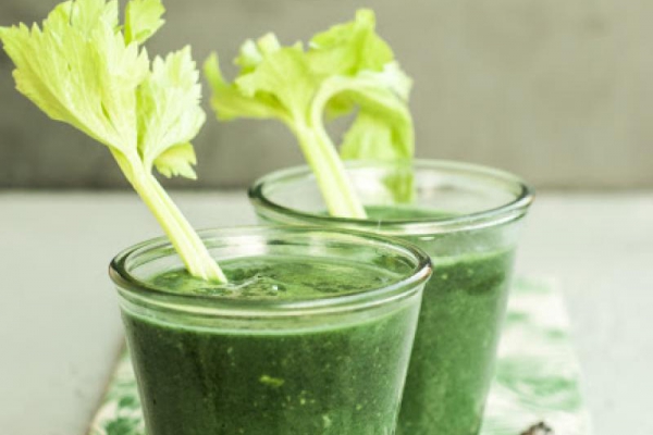 Koktajl zielony ze spiruliną oczyszcający
