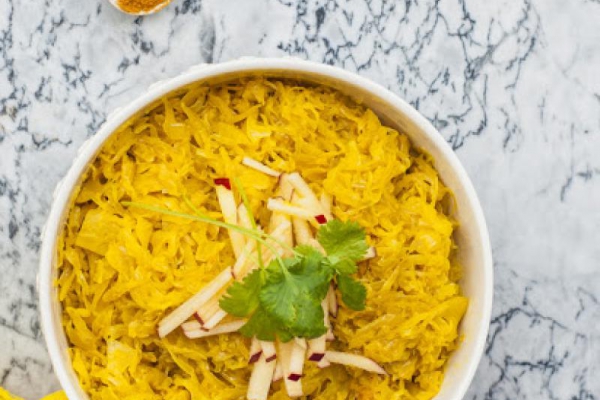 Kapusta kiszona curry z jabłkiem