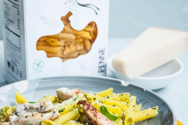 Penne bezglutenowe Sotelli z pesto i cytrynowym kurczakiem. Test makaronu.