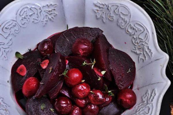 Buraki z wiśniami w miodzie i occie balsamicznym