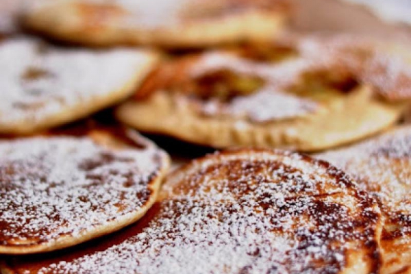 Pancakes bezglutenowe z mąki gryczanej i bananem