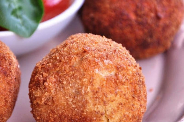 Kule jaglane smażone ala arancini