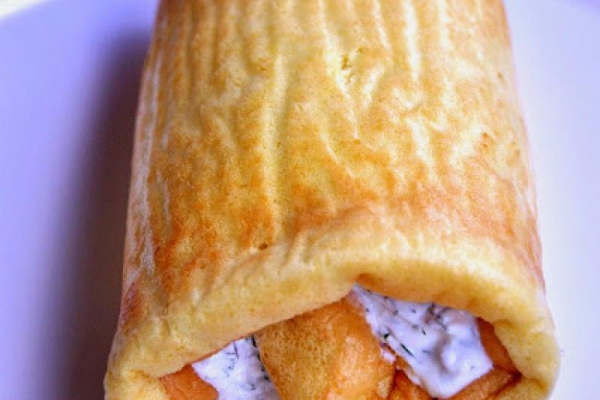 Pieczony omlet z ziołowym serkiem