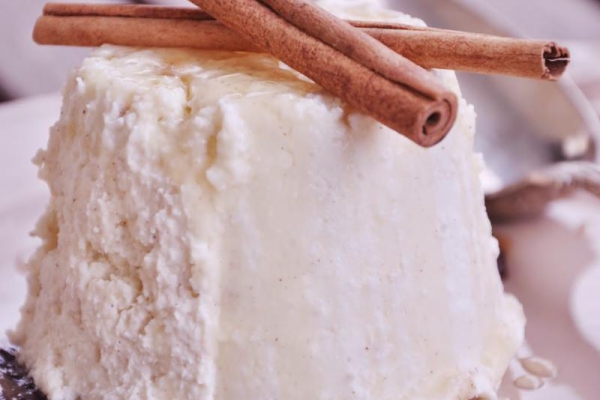 Twarożkowe semifreddo ze śliwką sechlońską