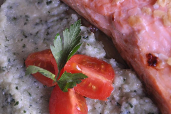Łosoś z puree z pietruszki