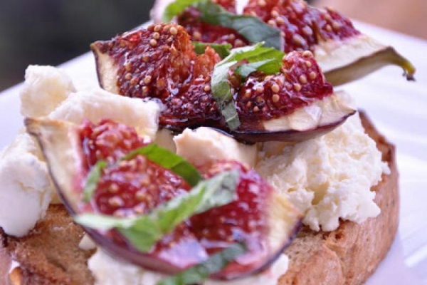 Pieczone figi z octem balsamicznym