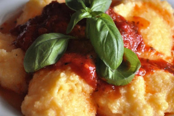 Polenta z sosem pomidorowym